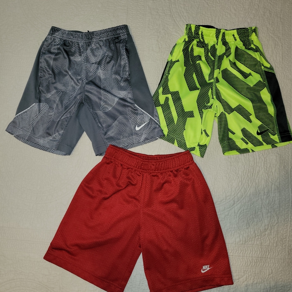 Boys Nike shorts size 6